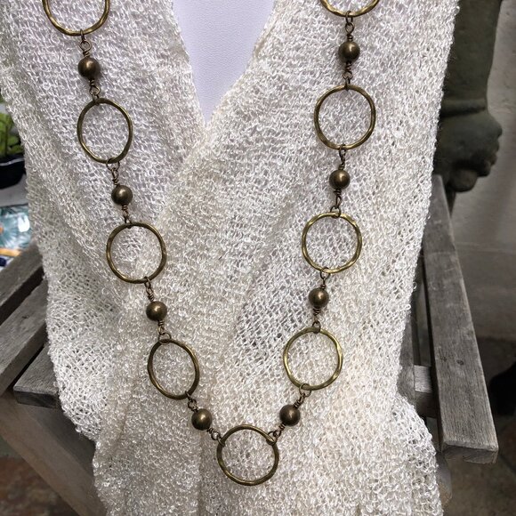 Hammered circle rings long chain in antique bronze - Picture 5 of 6